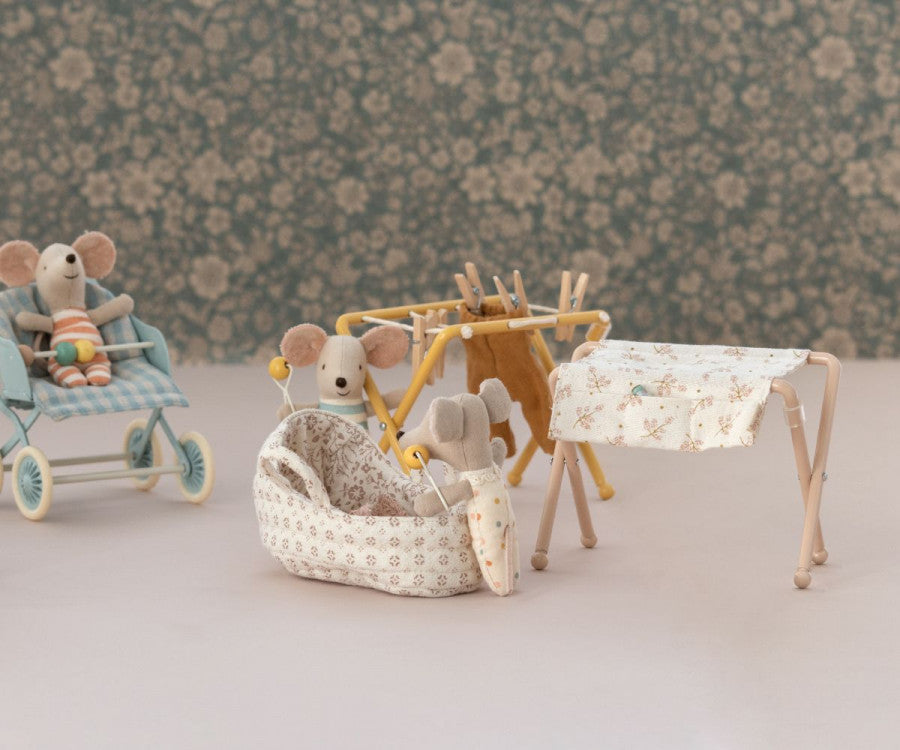 Maileg Nursery Table, Baby Mouse - Rose(Ships In 1 Week) - Le